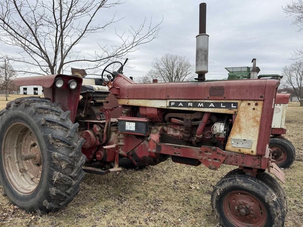 Image of Farmall 706 Primary image