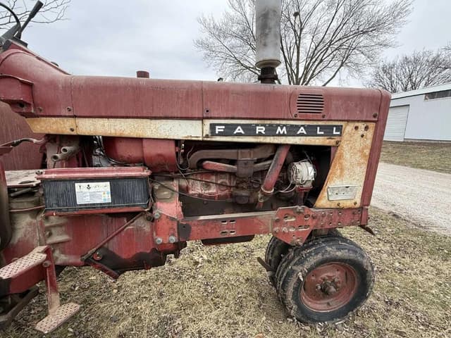 Image of Farmall 706 equipment image 1