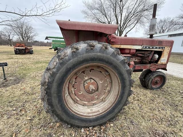 Image of Farmall 706 equipment image 2