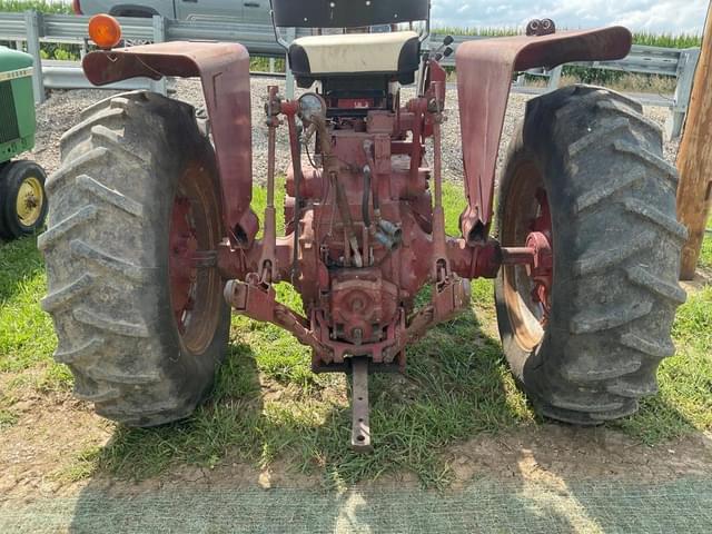 Image of Farmall 706 equipment image 3