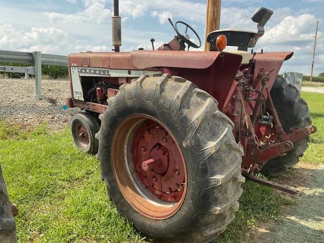 Image of Farmall 706 equipment image 2