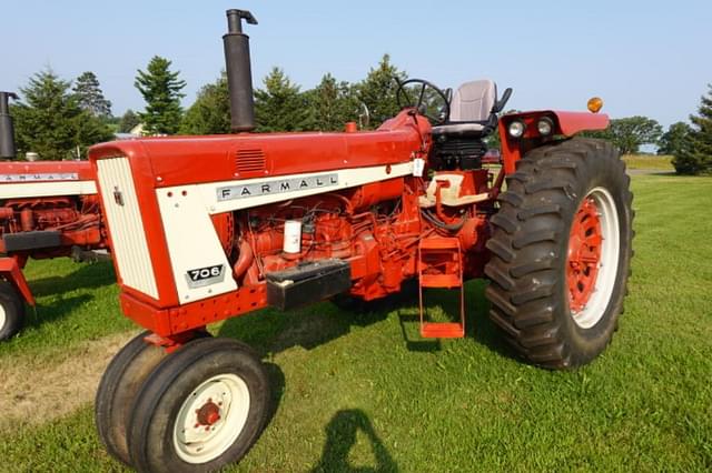 Image of Farmall 706 equipment image 1