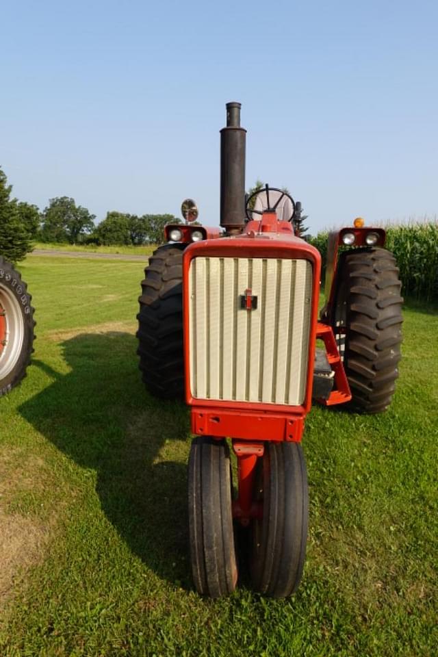 Image of Farmall 706 equipment image 2