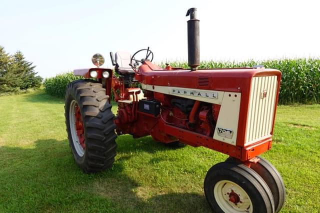 Image of Farmall 706 equipment image 3