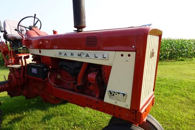 Image of Farmall 706 equipment image 4