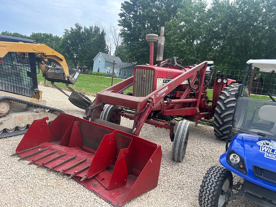 Image of Farmall 706 Primary image