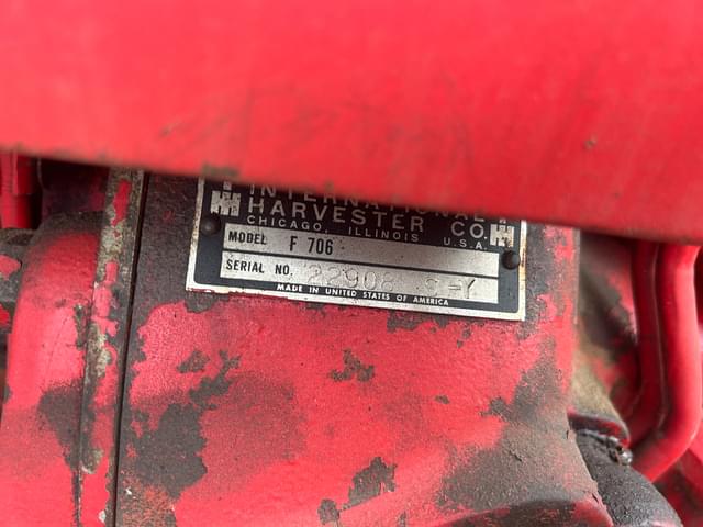 Image of Farmall 706 equipment image 4