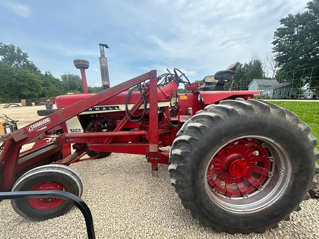 Image of Farmall 706 equipment image 3