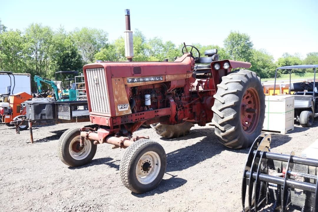 Image of Farmall 706 Primary image