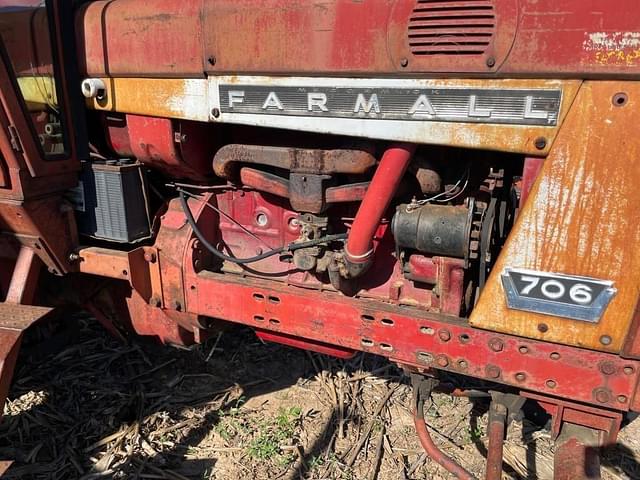 Image of Farmall 706 equipment image 2