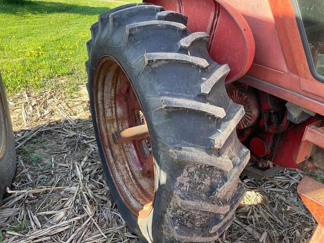Image of Farmall 706 equipment image 3
