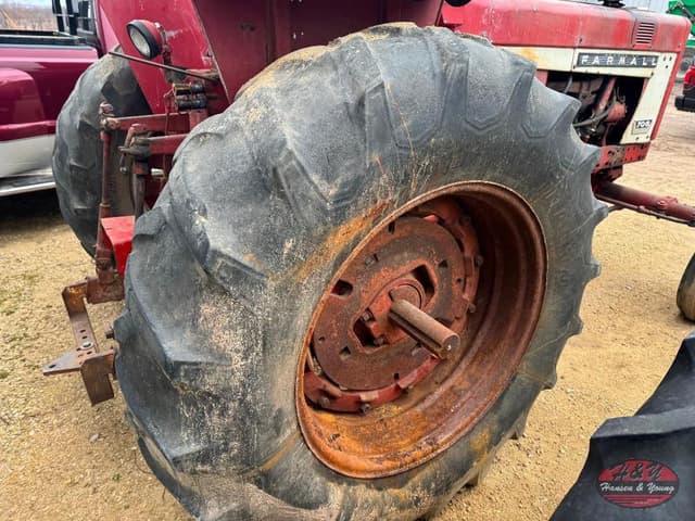 Image of Farmall 706 equipment image 2