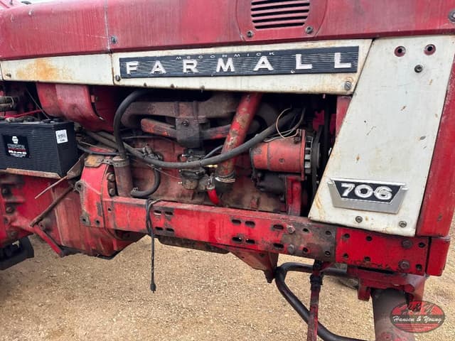 Image of Farmall 706 equipment image 4
