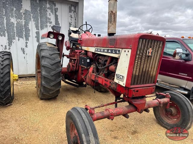 Image of Farmall 706 equipment image 1