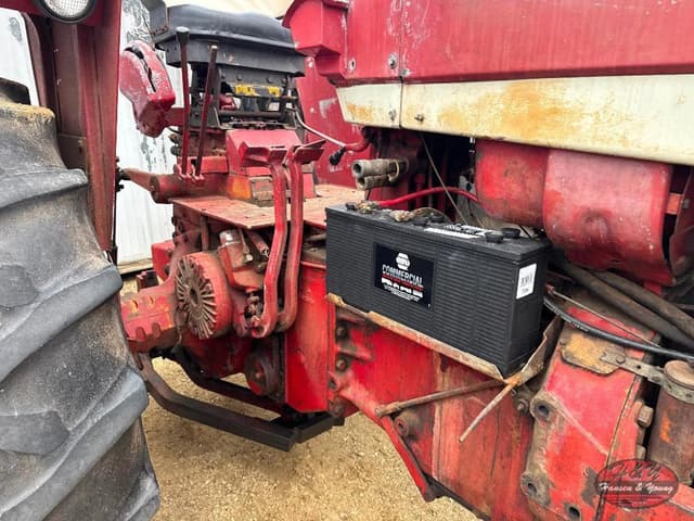 Image of Farmall 706 equipment image 3