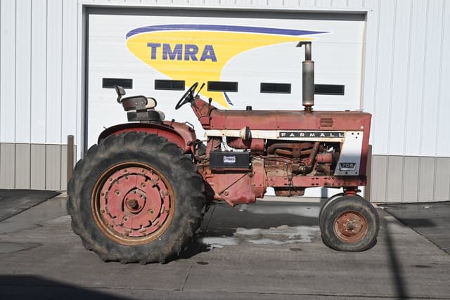 Image of Farmall 706 equipment image 2