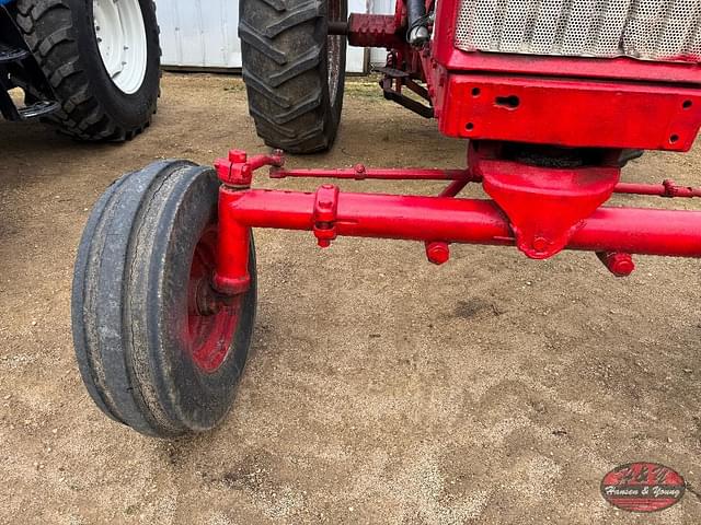 Image of Farmall 706 equipment image 2