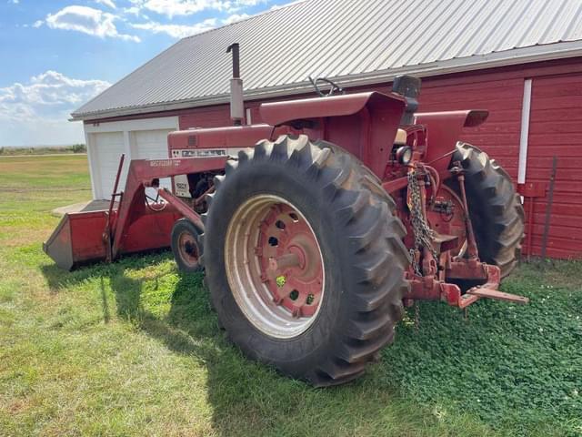 Image of Farmall 706 equipment image 4