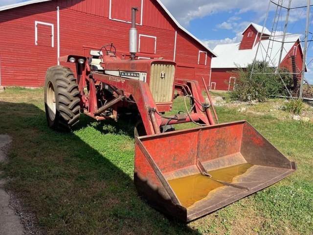 Image of Farmall 706 equipment image 2