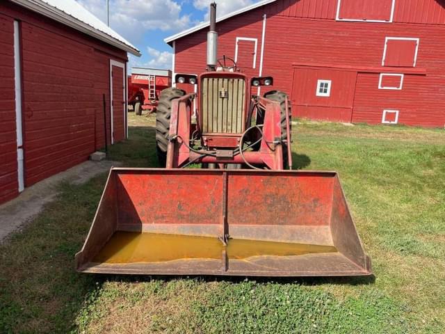 Image of Farmall 706 equipment image 1