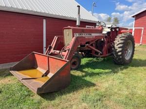 Farmall 706 Image