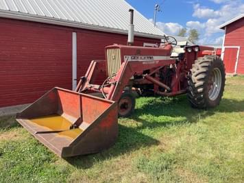 Main image Farmall 706