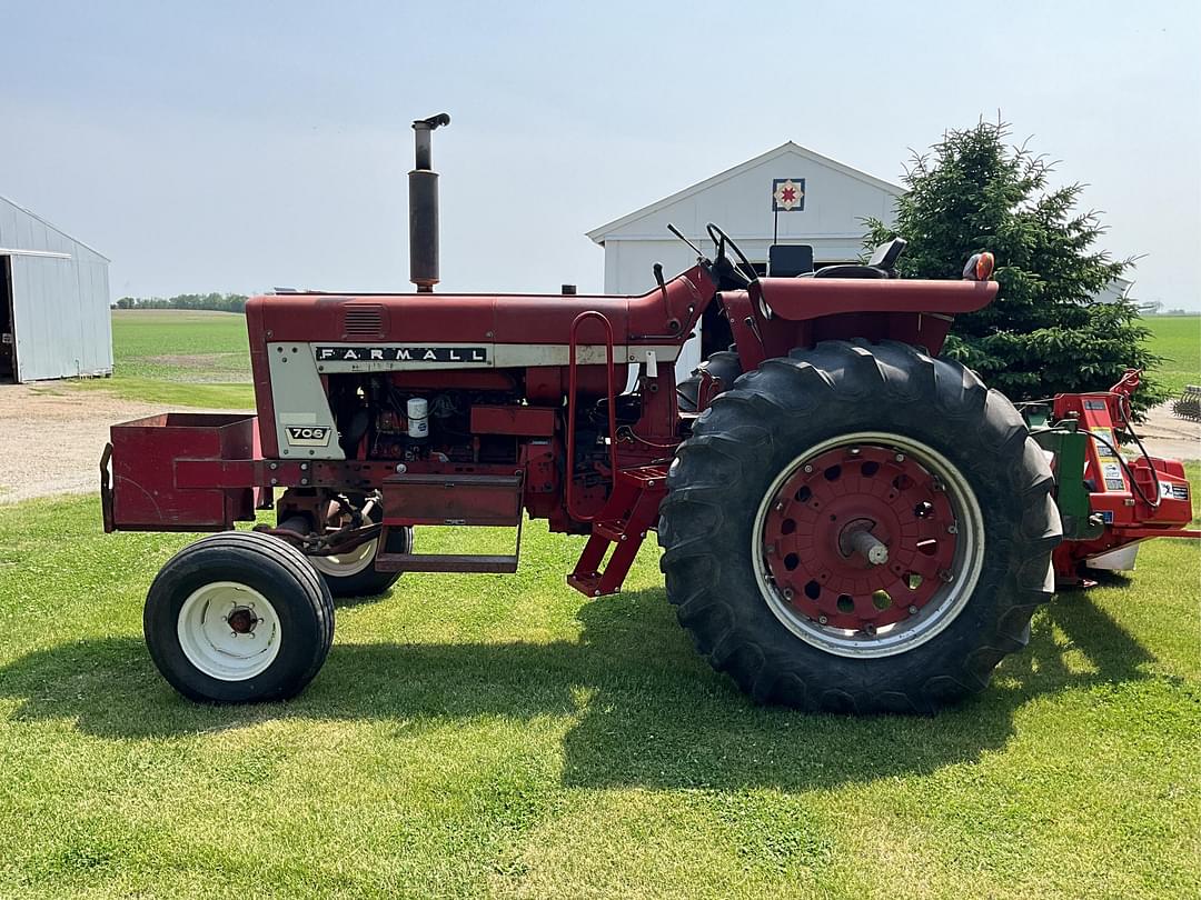 Image of Farmall 706 Primary image
