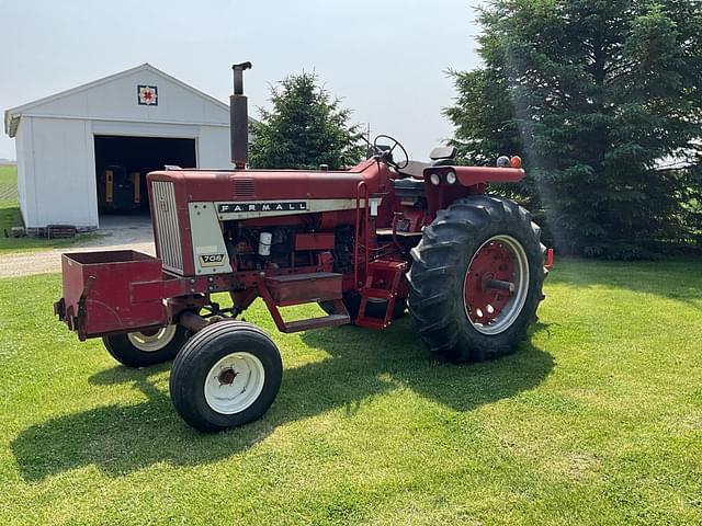 Image of Farmall 706 equipment image 1