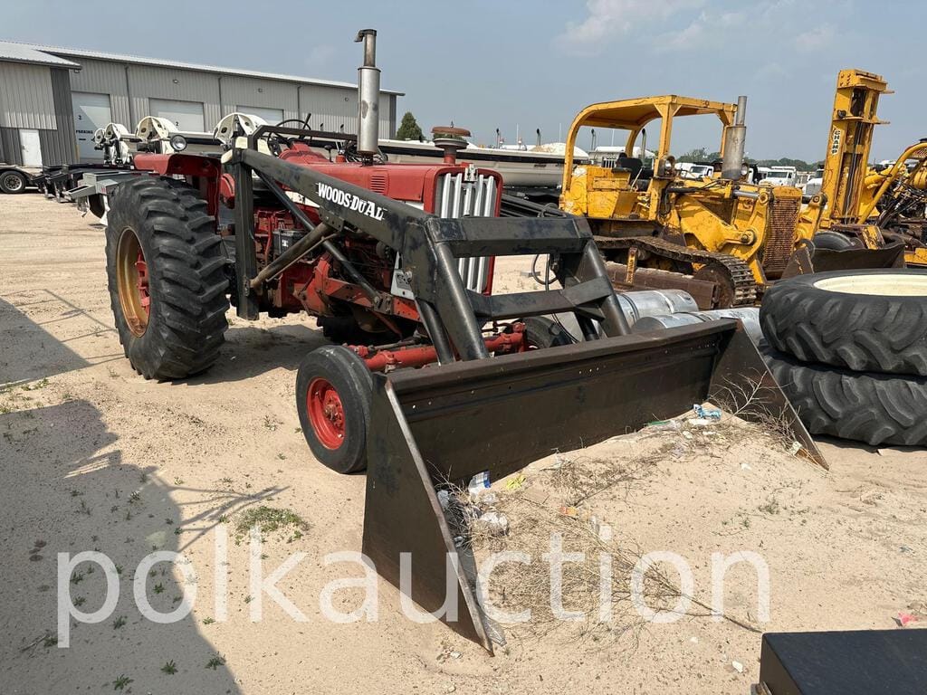 Main image International Harvester 806