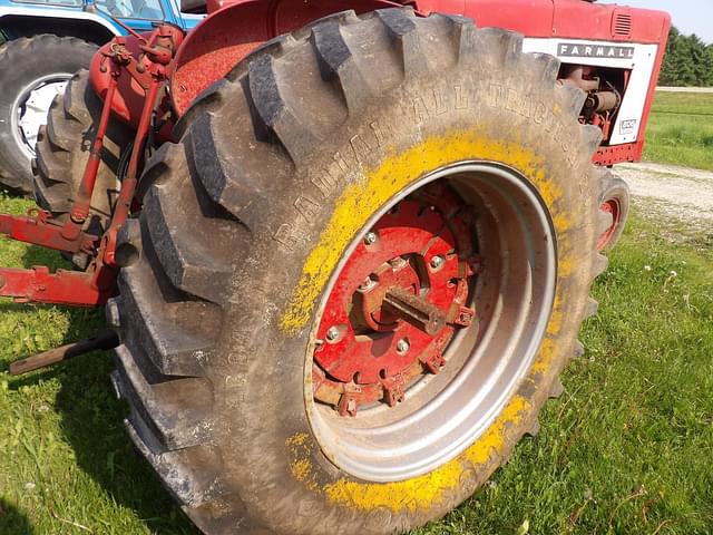 Image of Farmall 806 equipment image 3