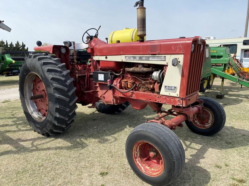 Main image International Harvester 806