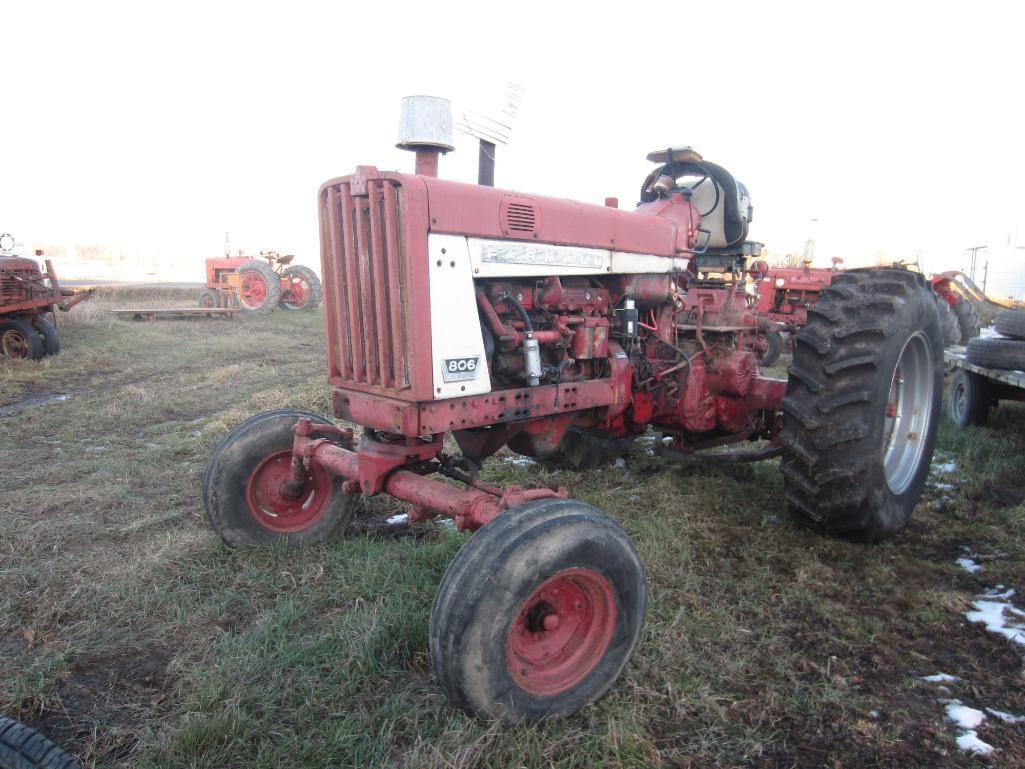 Main image International Harvester 806