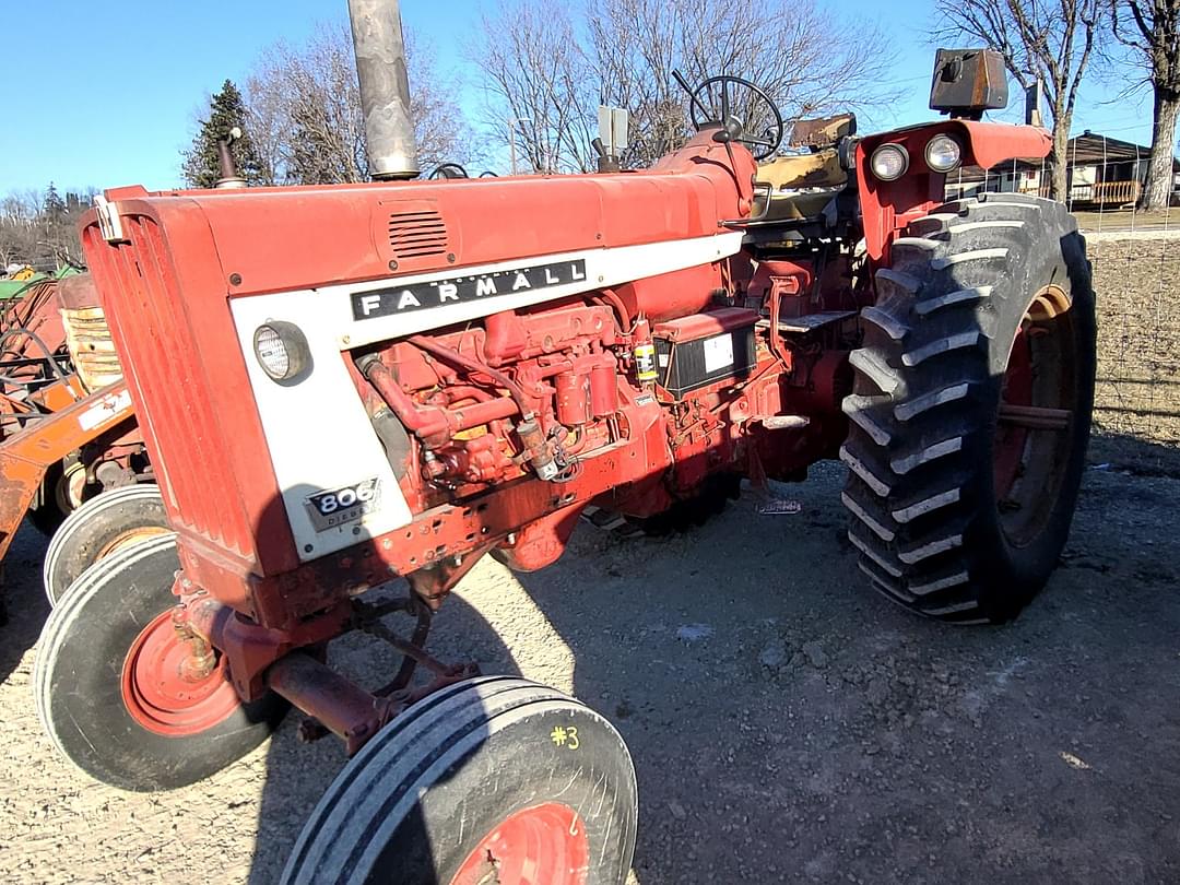 Image of Farmall 806 Primary image