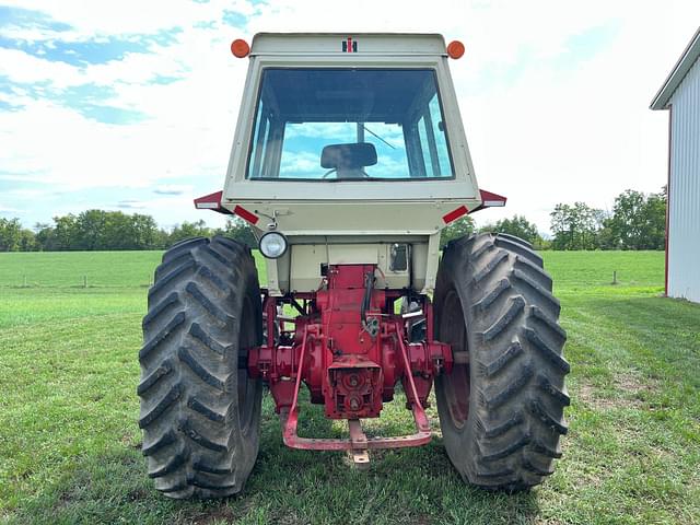 Image of Farmall 806 equipment image 3