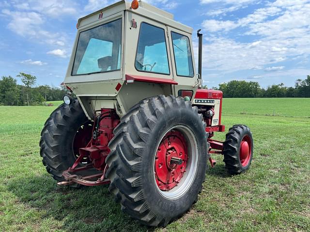 Image of Farmall 806 equipment image 4