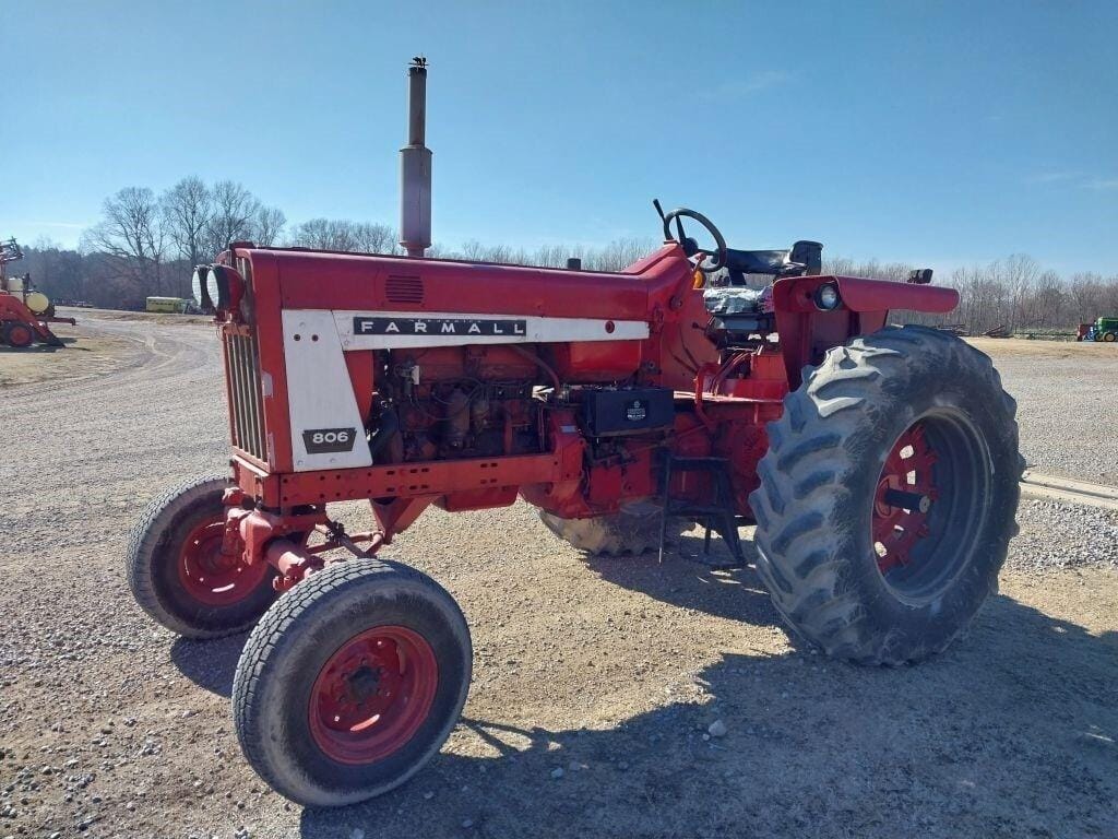Main image International Harvester 806