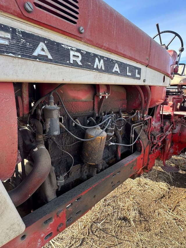 Image of Farmall 806 equipment image 3