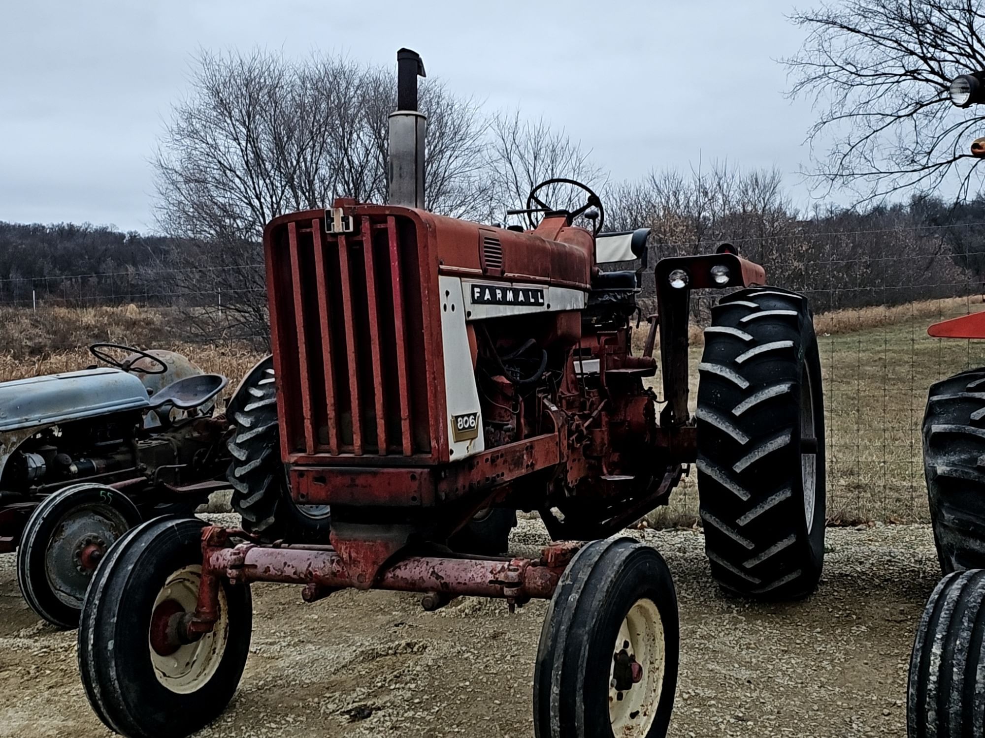Main image Farmall 806