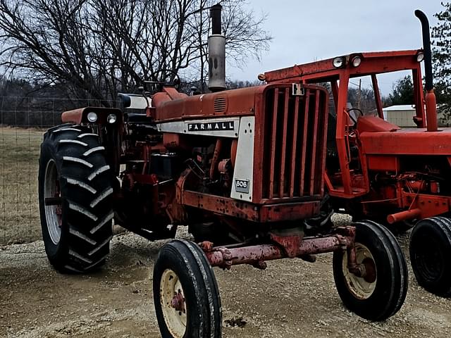 Image of Farmall 806 equipment image 2