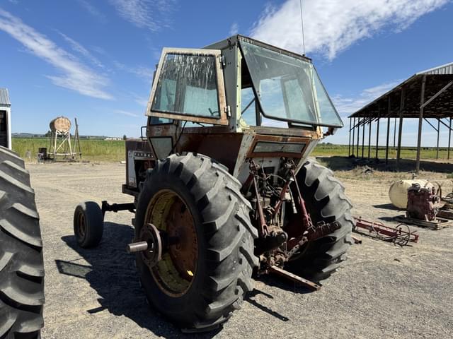 Image of Farmall 806 equipment image 1