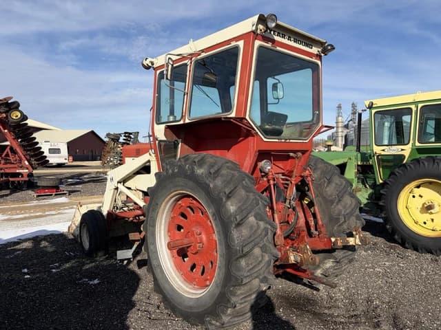 Image of Farmall 806 equipment image 1