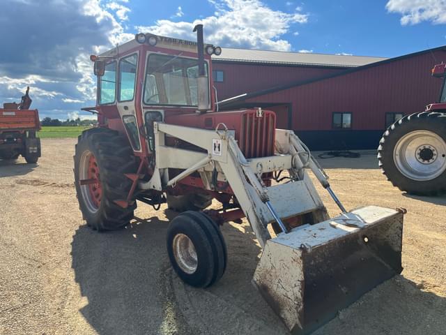 Image of Farmall 806 equipment image 4