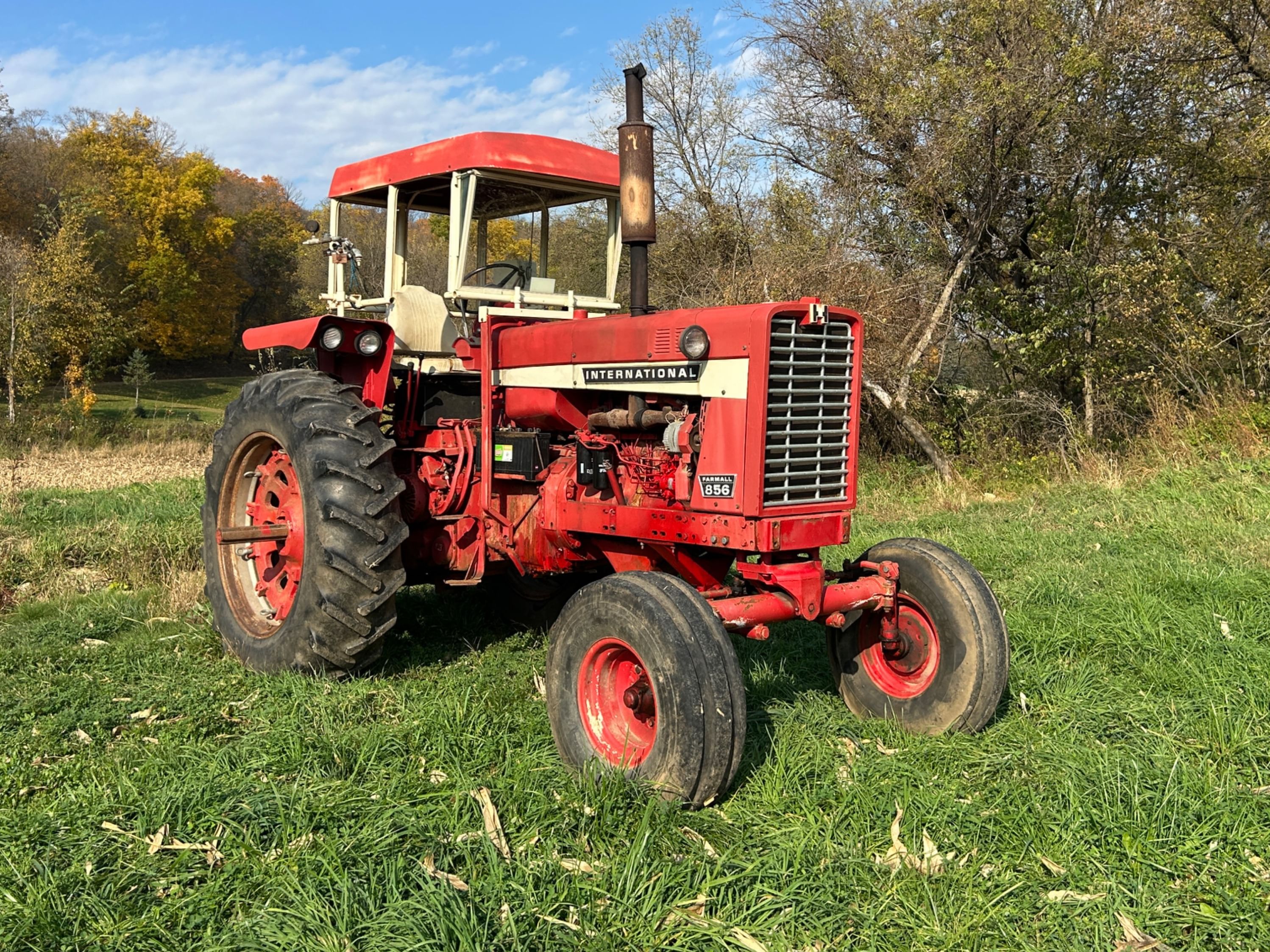 International Harvester 856 Equipment Image0