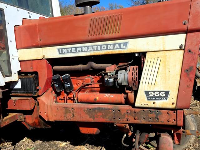 Image of International Harvester 966 equipment image 2