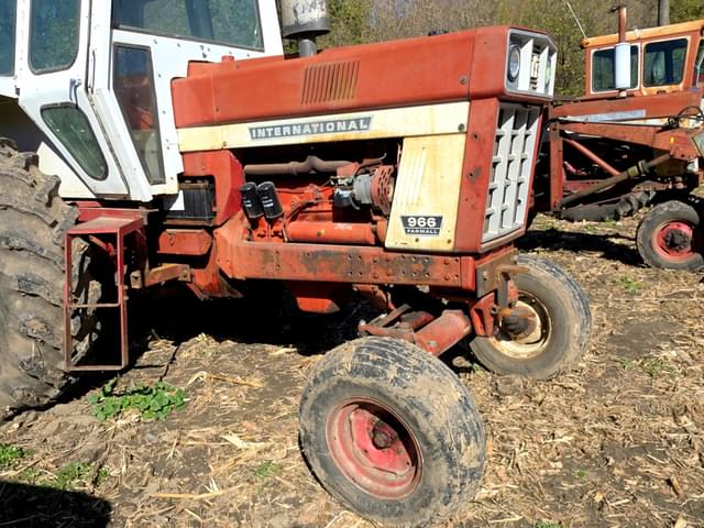 Image of International Harvester 966 equipment image 1