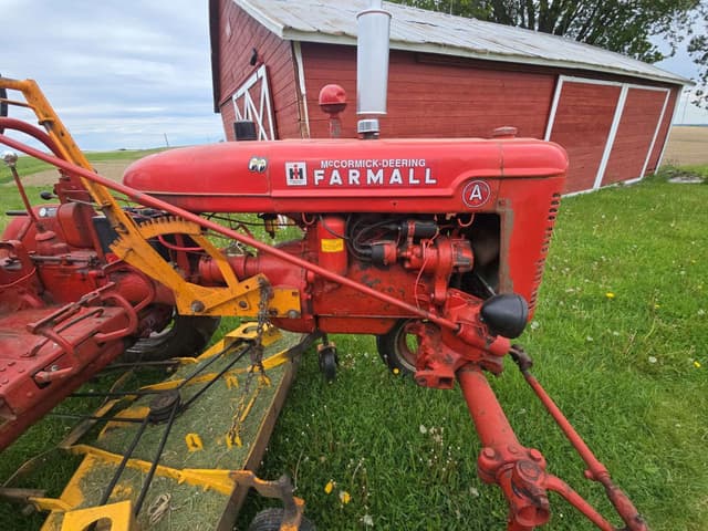 Image of Farmall A equipment image 2