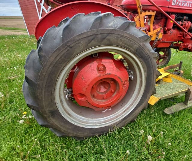 Image of Farmall A equipment image 3