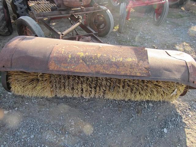 Image of Farmall A equipment image 3