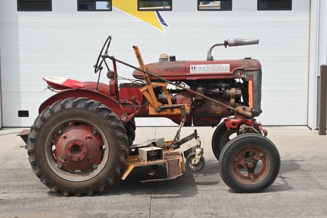 Image of Farmall A equipment image 1
