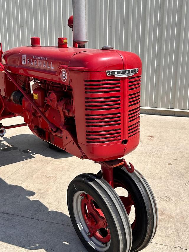 Image of Farmall B equipment image 3